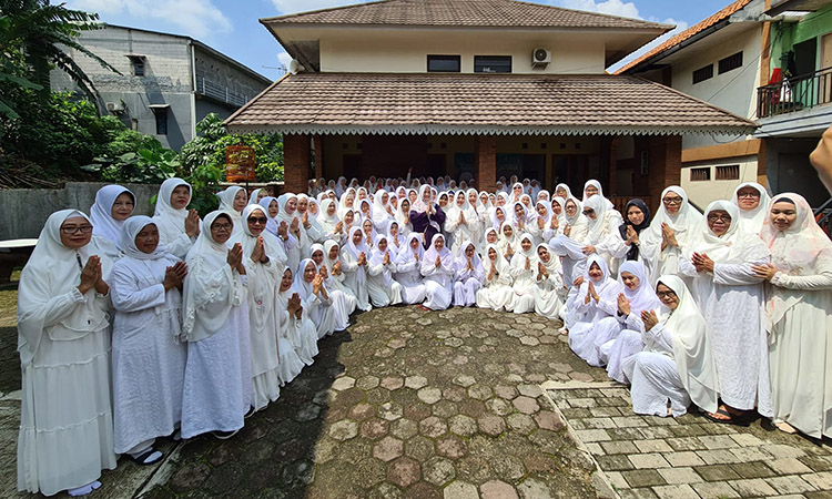 Fahira Idris Hadiri Acara Khataman Al Quran bersama Yayasan Al Riyadh Pimpinan Ustadzah Hj. Ernawati Pada Program 1 Hari 2 Juz