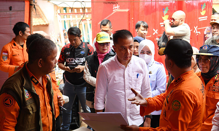 Bey Machmudin Tinjau Lokasi Banjir Bandang dan Longsor di Cipongkor, Tim Evakuasi Temukan Tiga Jenazah
