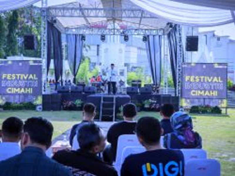 Sekda Kota Cimahi Dikdik Membuka Pagelaran Festival Industri Kota Cimahi