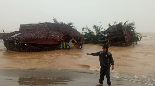 Warga Nagari Api - api Kecamatan Bayang Yang Terbawa Arus Banjir Belum Ditemukan