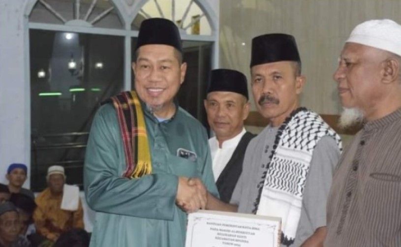 Pj. Wali Kota Bima Bantu 875 Juta Untuk 9 Masjid dan 8 Musholla di Kecamatan Mpunda