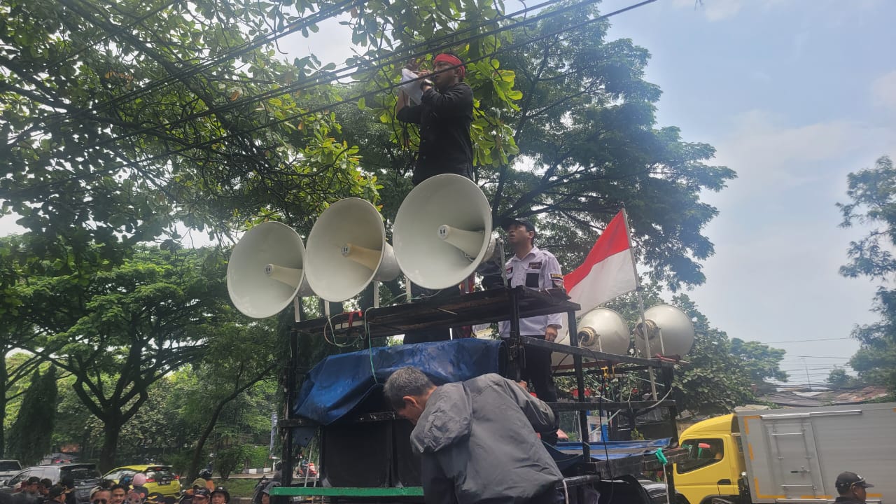 Puluhan Ormas Manggala Garuda Putih Demo Kantor Perum Perhutani Divisi Regional Jawa Barat