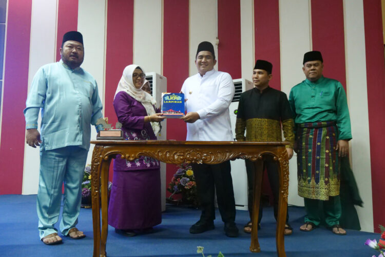 Roby Sampaikan LKPJ Tahun 2023 Pada Sidang Paripurna DPRD Kabupaten Bintan