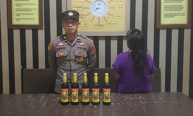 Polsek Tabalar Amankan Pelaku Penjualan Miras Ilegal