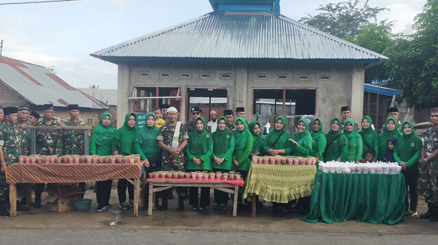 Hari Ke-12 Ramadan 1445 H, Koramil 1608-07/Monta Bagi Takjil Di Dusun Ngali Baru
