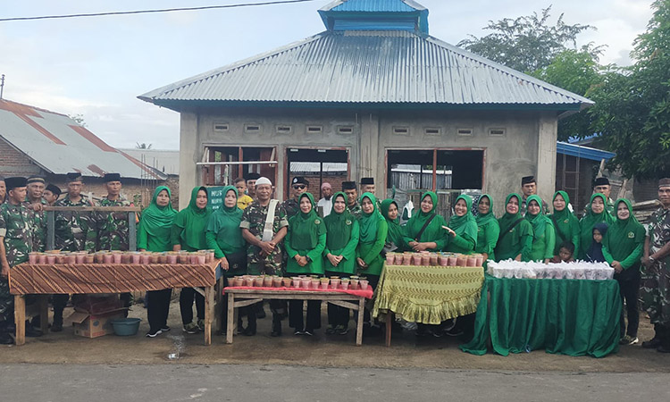 Hari Ke-12 Ramadan 1445 H, Koramil 1608-07/Monta Bagi Takjil Di Dusun Ngali Baru