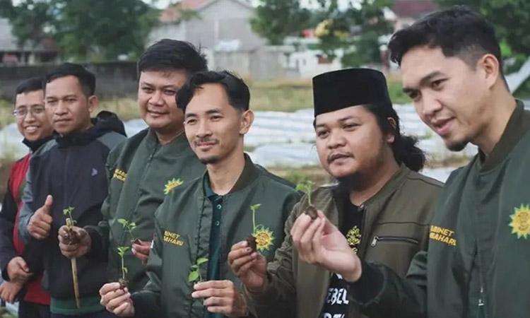 Garap Satu Hektar Lahan Cabai' Pemuda Persis Sebagai Suatu Gerakan yang mewarisi Semangat Pembaharuan Islam Garap Satu Hektar Lahan Cabai' Pemuda Persis Sebagai Suatu Gerakan yang mewarisi Semangat Pembaharuan Islam
