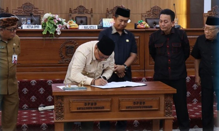 Rapat Paripurna DPRD Kota Lubuklinggau dengan Agenda Penetapan Program Pembentukan Peraturan Daerah Kota Lubuklinggau 2024 Di Hadiri Pj Walikota Rapat Paripurna DPRD Kota Lubuklinggau dengan Agenda Penetapan Program Pembentukan Peraturan Daerah Kota Lubuklinggau 2024 Di Hadiri Pj Walikota