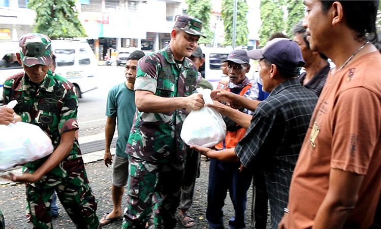 Kodim 0613/Ciamis Melaksanakan Baksos Yang Bertajuk Jumat Berkah Berbagi Kepada Sesama