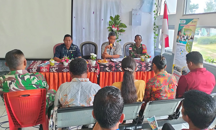 Babinsa Koramil 01/Lewa Hadiri Kegiatan Lokmin Puskesmas Letis