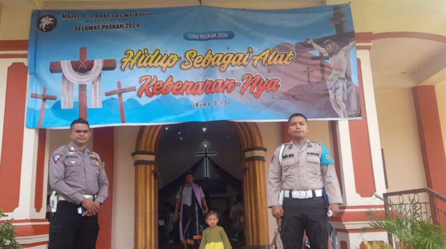 Anggota Polsek Katikutana Melaksanakan Pengamanan di Gereja-Gereja Dikabupaten Sumba Tengah Perayaan Ibadah Juma'at Agung