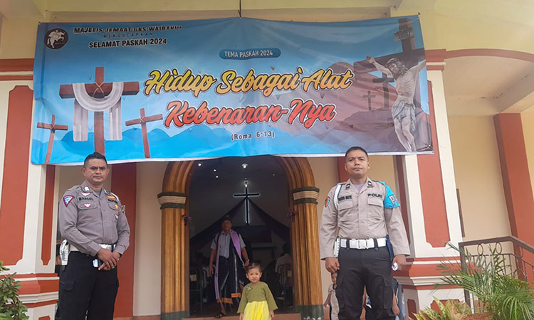 Anggota Polsek Katikutana Melaksanakan Pengamanan di Gereja-Gereja Dikabupaten Sumba Tengah Perayaan Ibadah Juma'at Agung