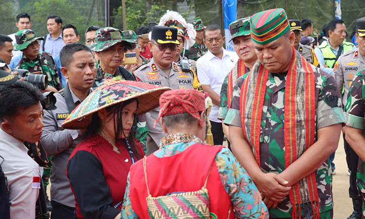 Kapolres Kutai Barat Hadiri Upacara Penutupan TNI Manunggal Membangun Desa ke-119 T.A 2024 di Wilayah Kodam VI/Mulawarman