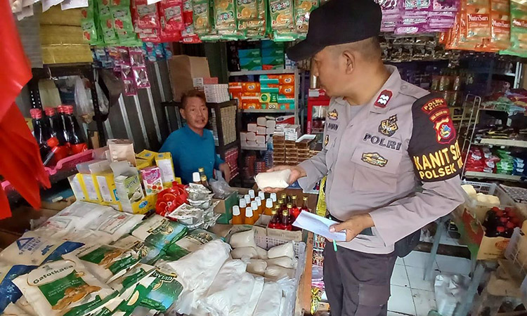 Polsek Woha, Pantau Langsung Harga Sembako di Pasar Tradisional Tente Pada Bulan Ramadhan 1445 H Polsek Woha, Pantau Langsung Harga Sembako di Pasar Tradisional Tente Pada Bulan Ramadhan 1445 H