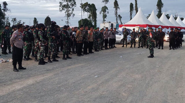 Sinergitas TNI - Polri Terbukti dalam Apel Gabungan Amankan Kunjungan Kerja RI-1 di IKN Nusantara