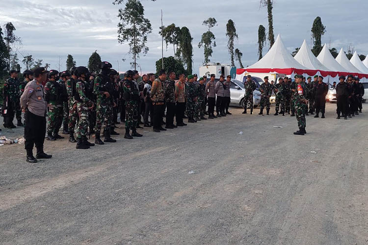 Sinergitas TNI - Polri Terbukti dalam Apel Gabungan Amankan Kunjungan Kerja RI-1 di IKN Nusantara
