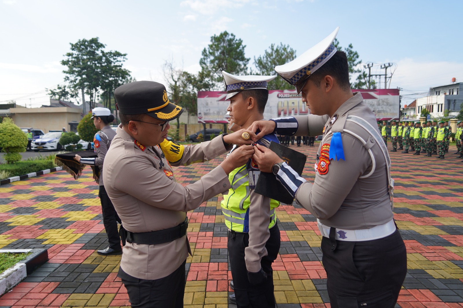 Kapolres Tasikmalaya Kota Didampingi Dandim 0612, Pimpin Pelaksanaan Apel Gelar Pasukan Ops Keselamatan Lodaya T.A 2024