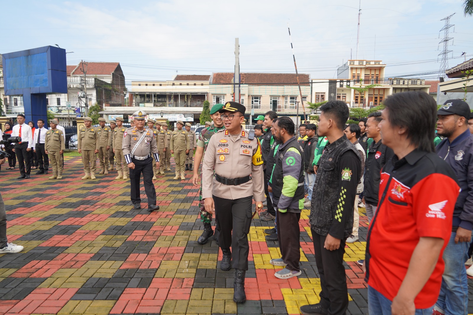 Kapolres Tasikmalaya Kota Didampingi Dandim 0612, Pimpin Pelaksanaan Apel Gelar Pasukan Ops Keselamatan Lodaya T.A 2024