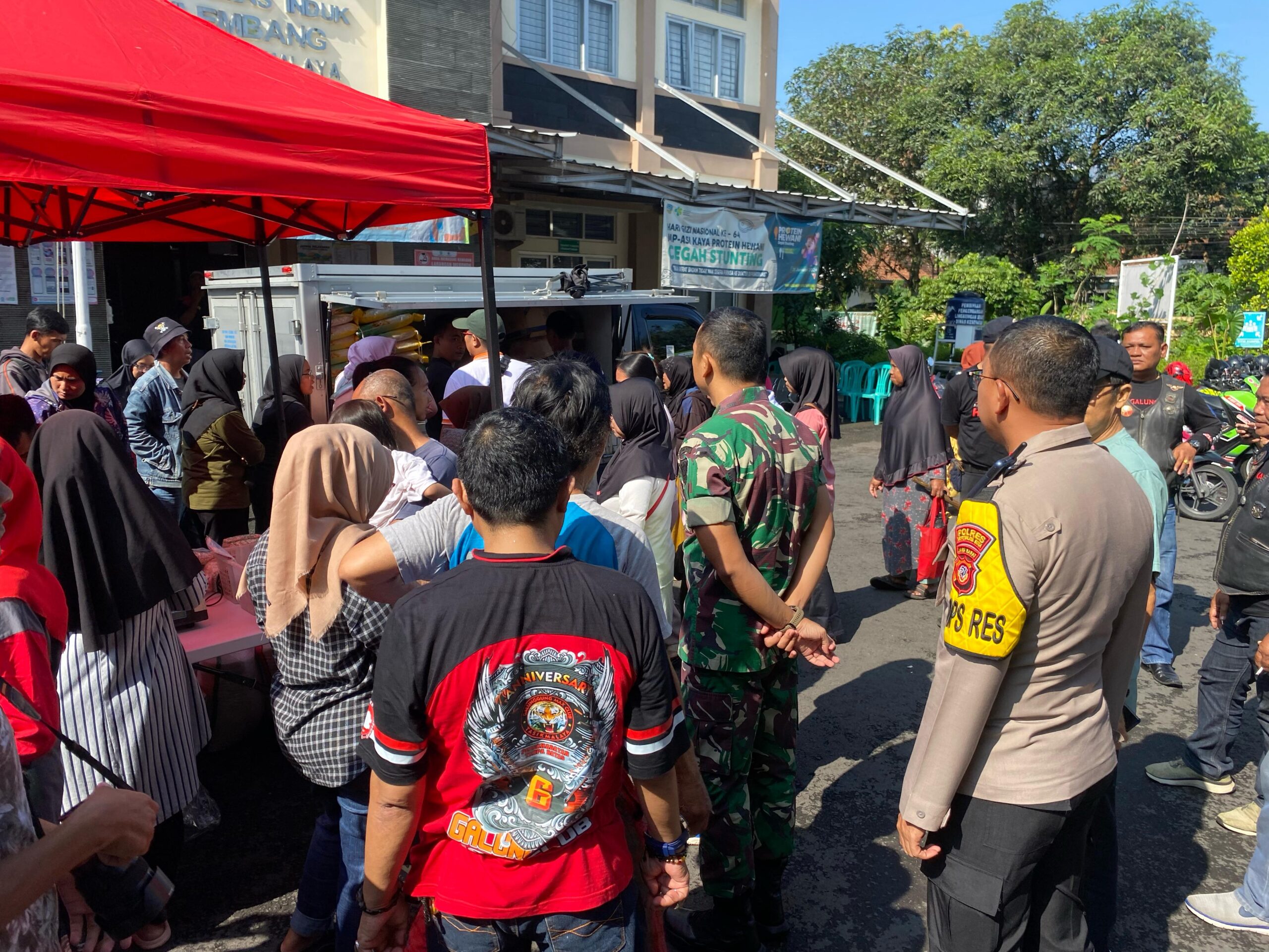 Kapolres Tasikmalaya Kota Bersama Forkopimda, Monitoring Gerakan Pangan Murah di Kantor Kecamatan Cihideung