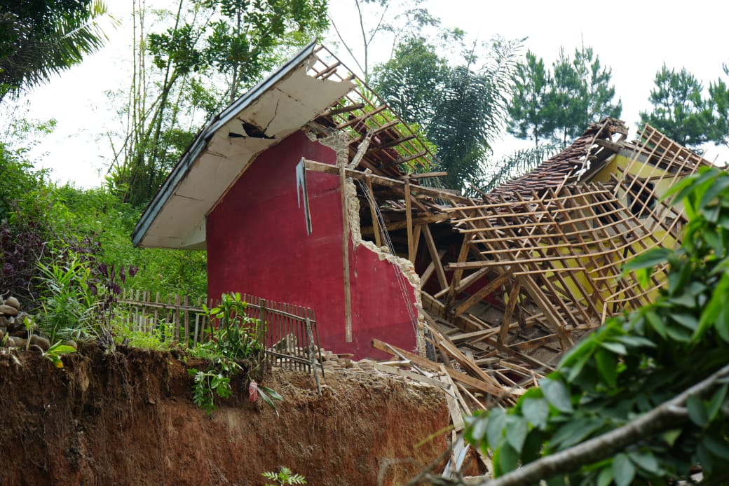 Bencana Tanah Gerak Diberlakukan Masa Tanggap Darurat 12 Hari di Cigombong