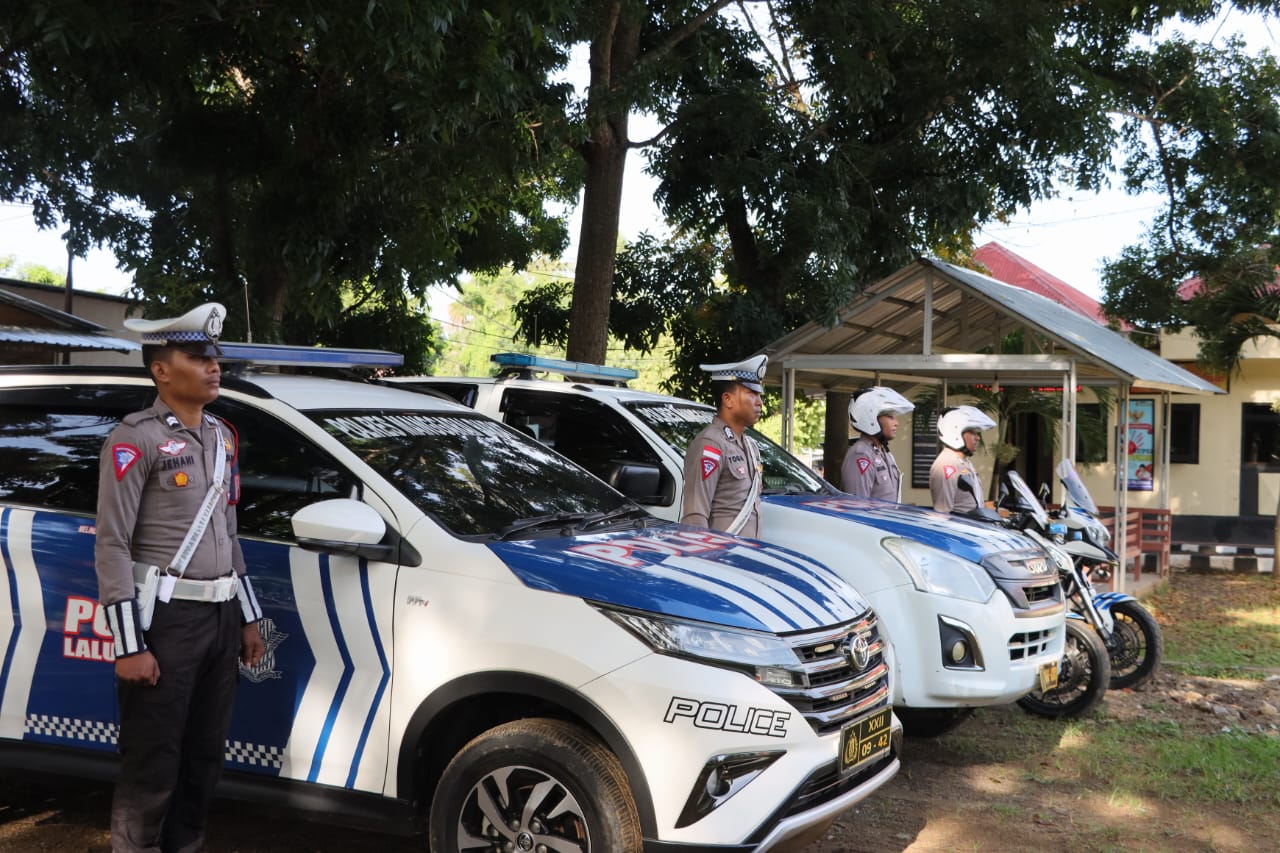 Kompol Budi Pimpin Apel Gelar Pasukan Operasi Keselamatan di Labuan Bajo