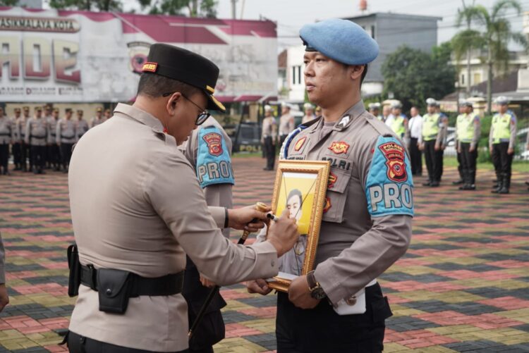 Kapolres Tasikmalaya Kota Pimpin Upacara Korps Raport Kenaikan Pangkat Pengabdian dan PTDH Anggota Kasus Narkoba