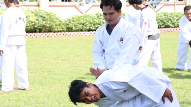 Jaga Kebugaran Fisik dan Keterampilan Personel, Polres Bima Gelar Latihan Beladiri Polri