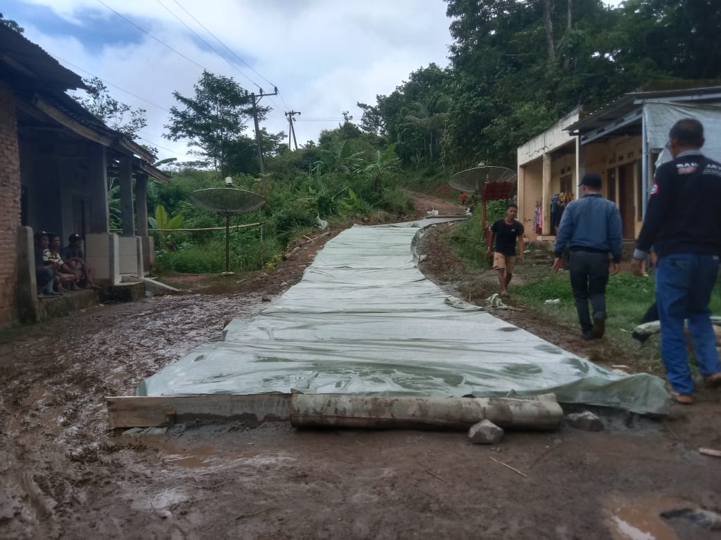 Pemdes Ganggaeng Kecamatan Picung Melaksanakan Kegiatan Pembangunan Rabat Beton Tahap Satu Tahun Anggaran 2024