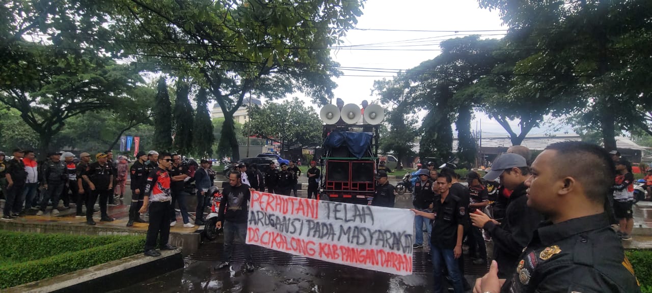 Puluhan Ormas Manggala Garuda Putih Demo Kantor Perum Perhutani Divisi Regional Jawa Barat