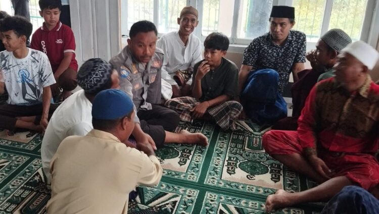Laksanakan Jum,at Curhat, Polsek Madapangga Imbau Masyarakat Waspadai Ilegal Logging Laksanakan Jum,at Curhat, Polsek Madapangga Imbau Masyarakat Waspadai Ilegal Logging