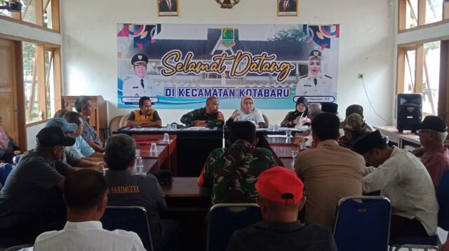 Polsek Kotabaru Bersama Muspika Kecamatan Kotabaru Laksanakan Kegiatan Jumat Curhat