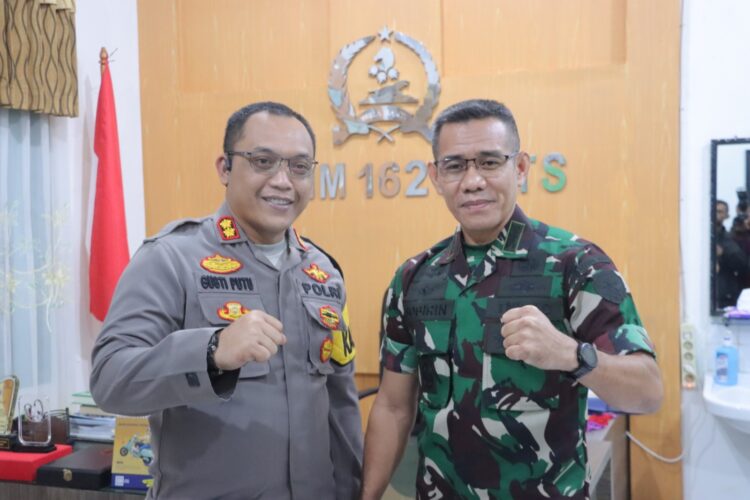 Kapolres TTS dan Dandim 1621/ TTS Pastikan Sinergitas TNI / Polri Di TTS Tetap aman dan Kondusif Kapolres TTS dan Dandim 1621/ TTS Pastikan Sinergitas TNI / Polri Di TTS Tetap aman dan Kondusif