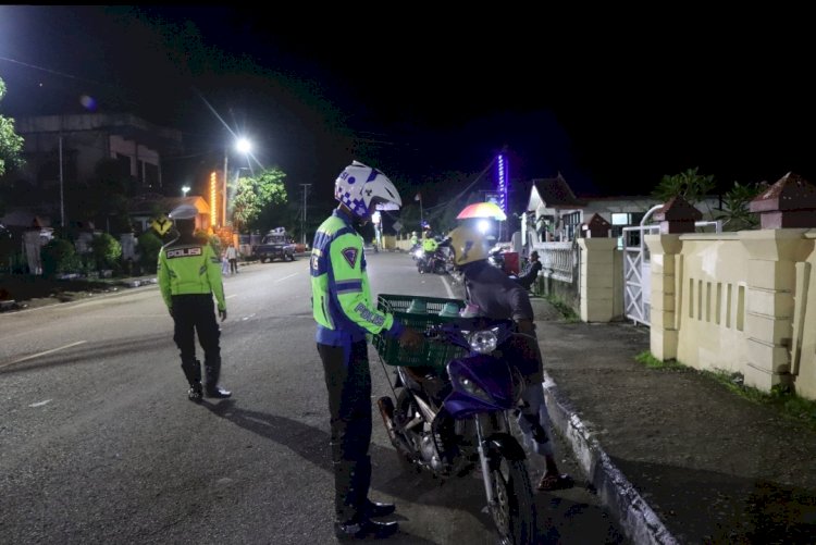 Satlantas Polres Sumba Barat Gelar Operasi Keselamatan Turangga 2024 di Seputar Kota Waikabubak Malam Tadi