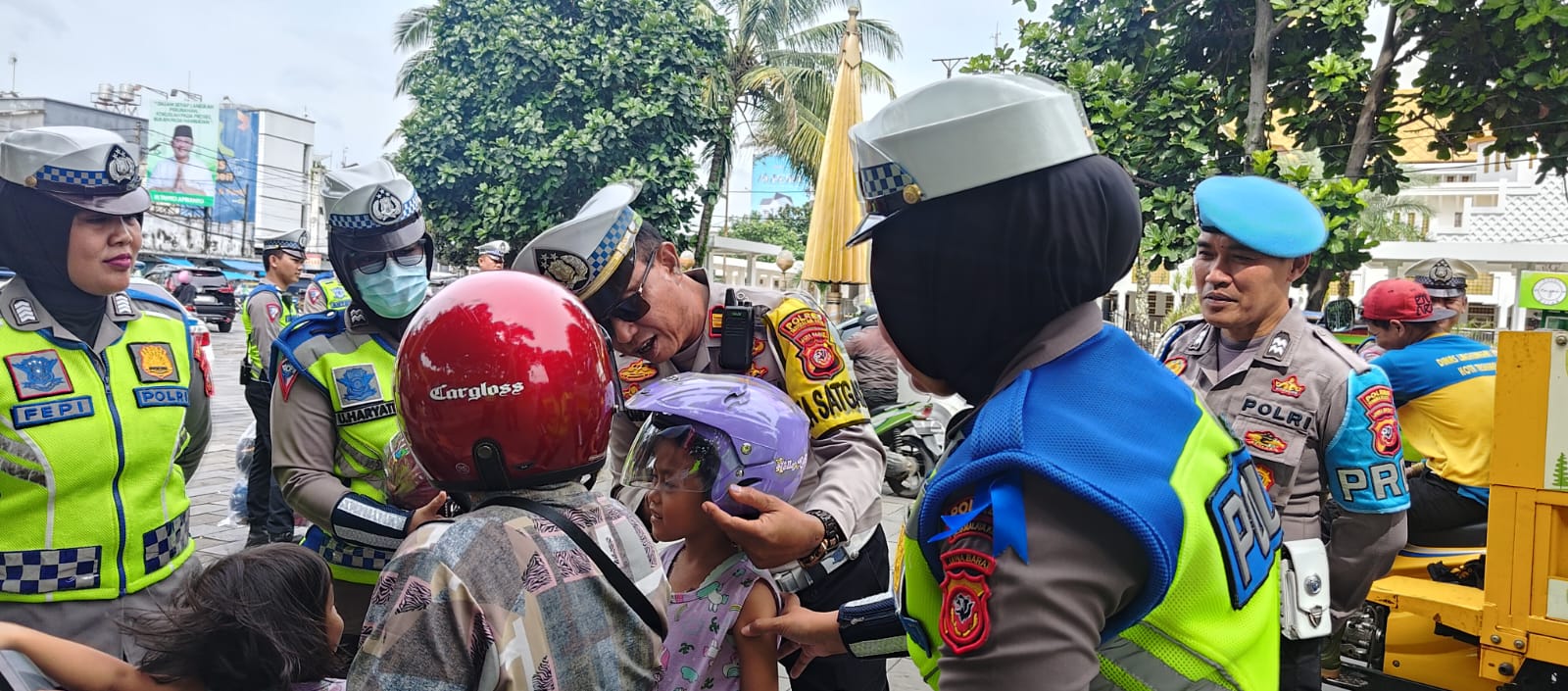Operasi Keselamatan Lodaya 2024 Polres Tasikmalaya Kota, Jelang Ramadhan Bagikan Helm Gratis dan Sampaikan Himbauan Tertib Berlalulintas