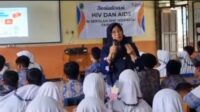 SMPN 4 Kotabaru. Mendapatkan Sosialisasi HIV Dan AIDS Dari Dinas Kesehatan Kabupaten Karawang