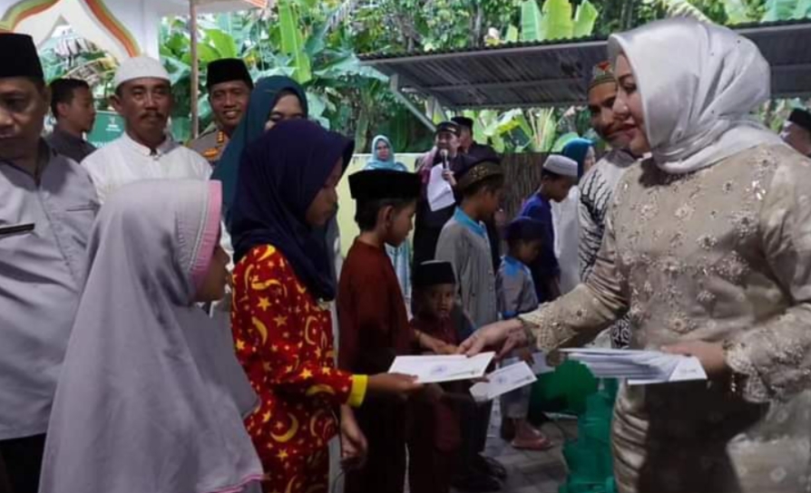 Safari Ramadhan Pemkab Musi Rawas merupakan ajang silaturahmi Bupati Musi Rawas bersama masyarakat untuk bertemu secara langsung dan menyerap aspirasi dari masyarakat sebagai bentuk untuk mewujudkan visi misi Kabupaten Musi Rawas MANTAB (Maju, Mandiri, Bermartabat)
