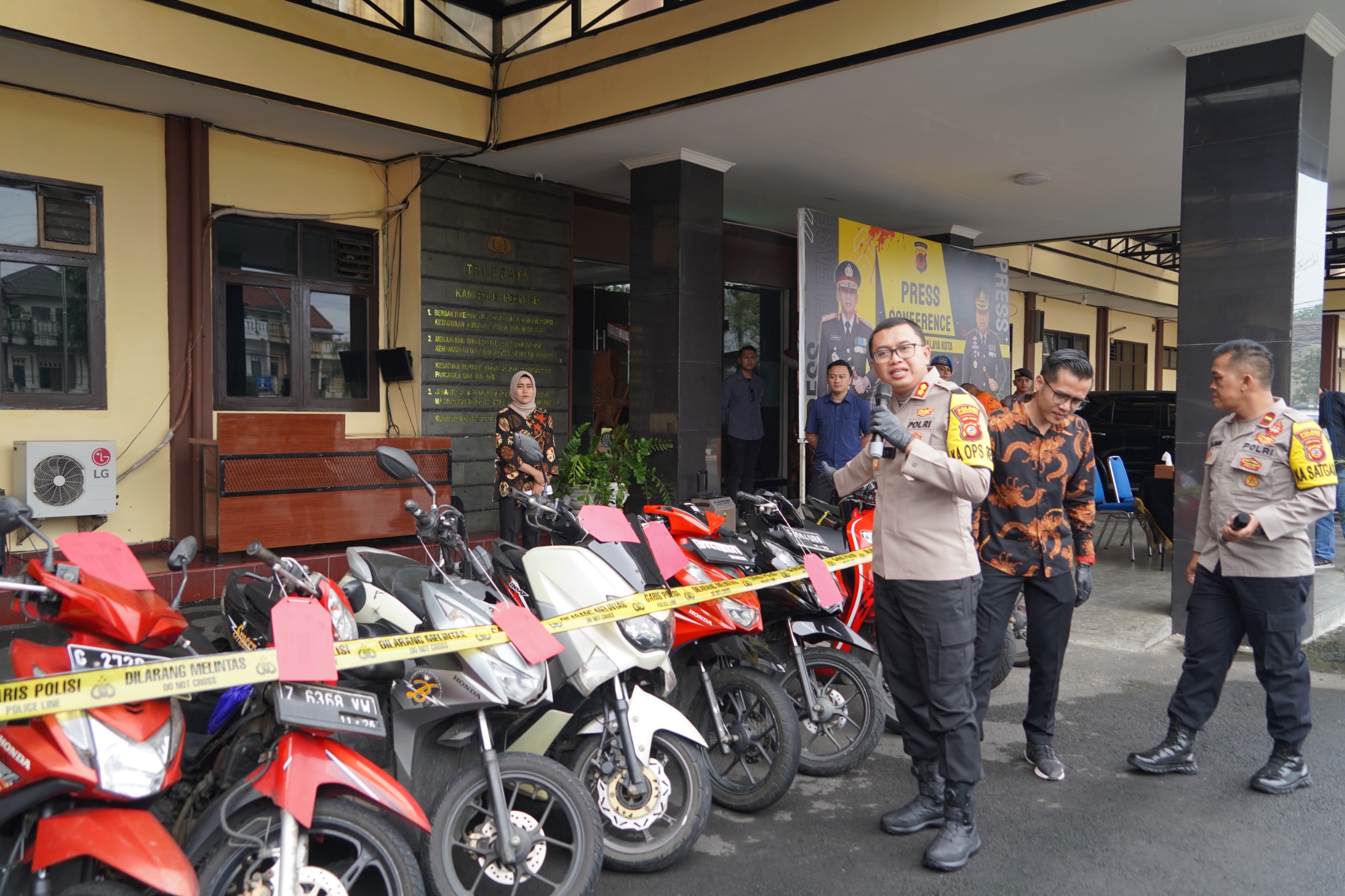 Kapolres Tasikmalaya Kota Pimpin Press Realese Pengungkapan Tindak Pidana Pencurian Sepeda Motor