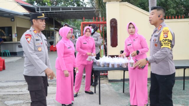 Berbagi Dibulan Ramadhan, Kapolres Bima Pimpin Pembagian Takjil Berbuka Puasa