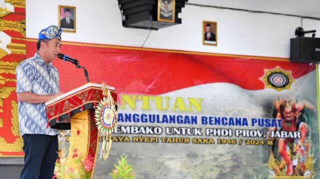 Hadiri Bakti Sosial PHDI Jabar, Bey: Wujud Kerukunan Antarumat Beragama