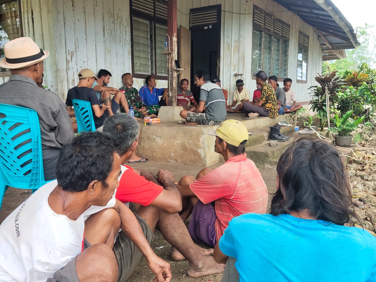 Melalui komsos, Babinsa Ingatkan Warga Binaan Pentingnya Menjaga Kesehatan