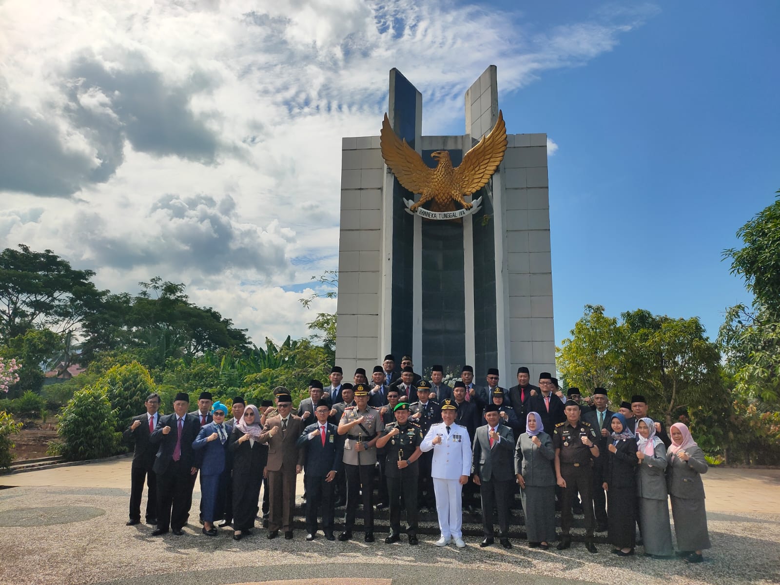 Pemkab Tanggamus Melaksanakan Upacara Bendera Dalam Rangka Memperingati HUT Kabupaten Tanggamus ke-27 Tahun 2024