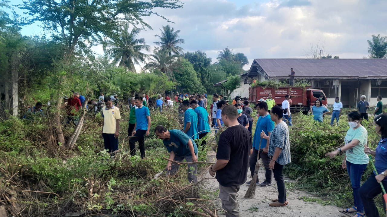 Jumat Bersih Kodim 1601/Sumba Timur Bersama Pemda dan Warga Melaksanakan Karya Bakti Bersama Berantas DBD