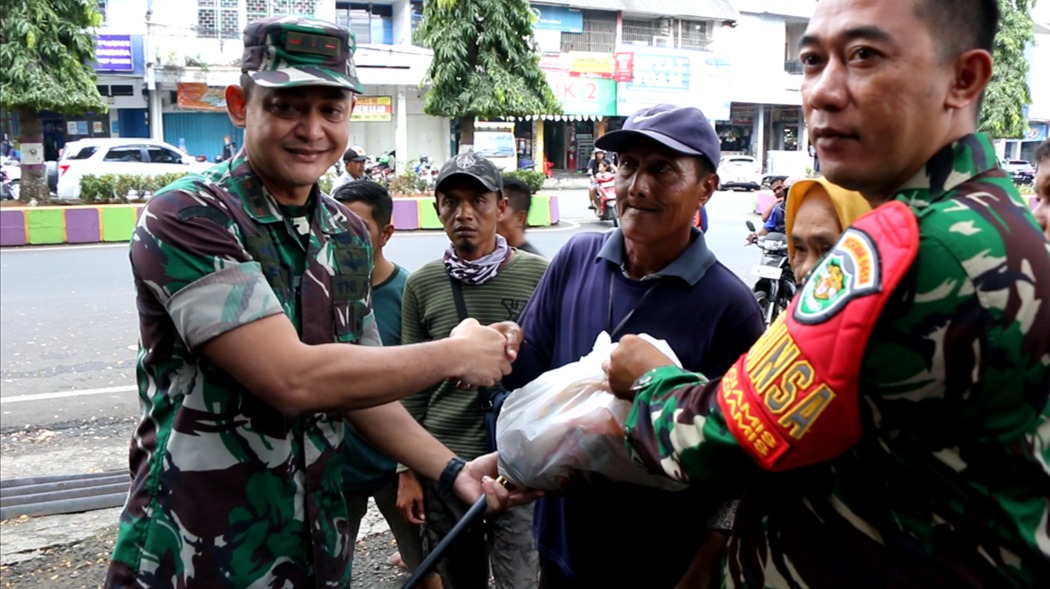 Kodim 0613/Ciamis Melaksanakan Baksos Yang Bertajuk Jumat Berkah Berbagi Kepada Sesama