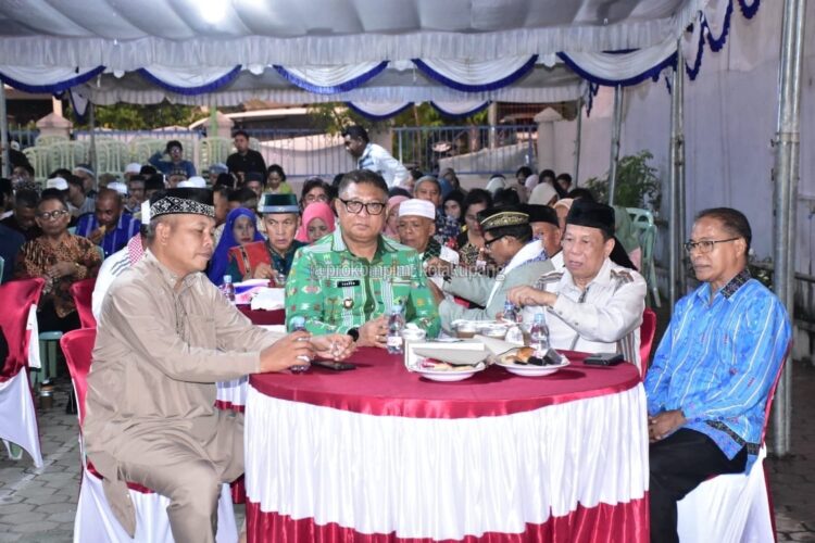 Pj. Wali Kota Buka Puasa Bersama di Masjid Darusalam Sikumana