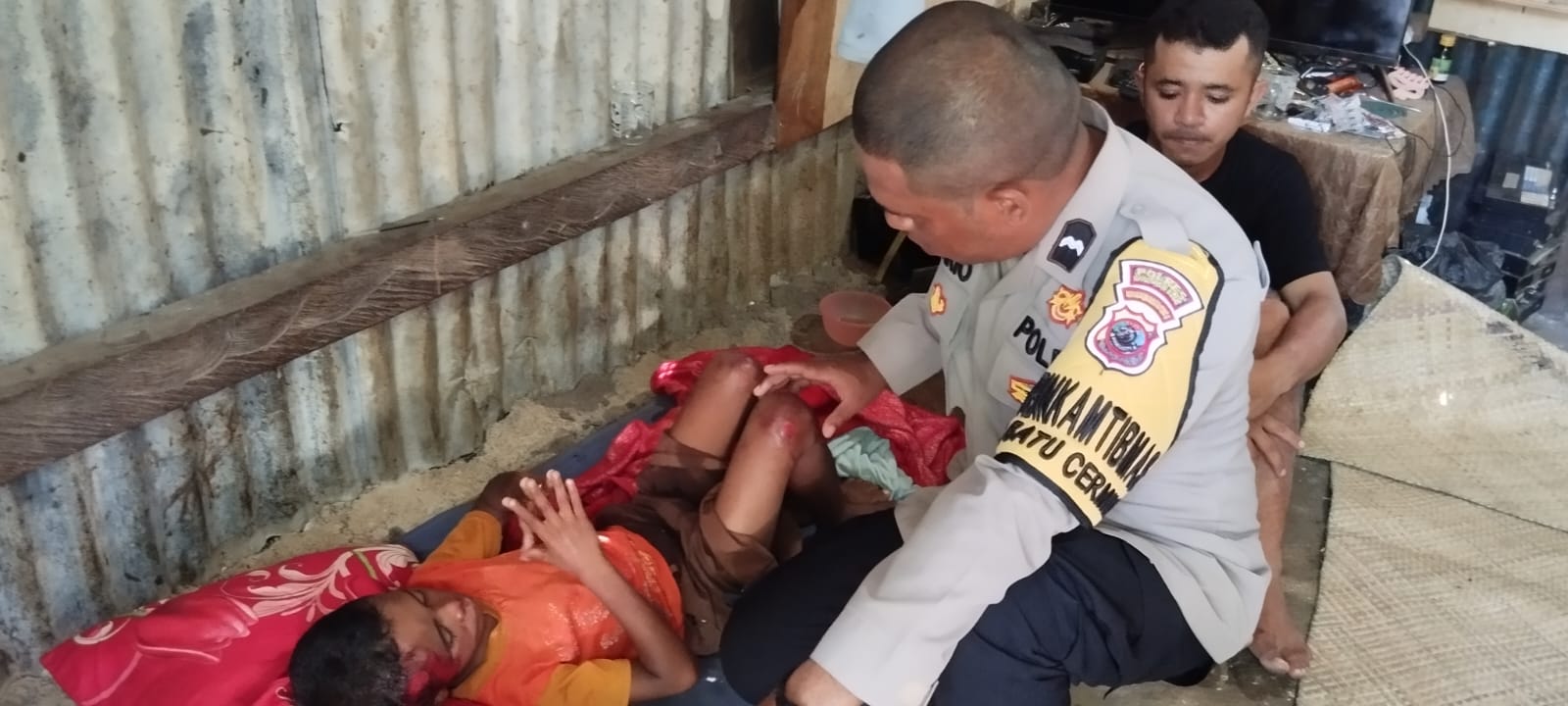 Peduli Korban Laka Lantas, Polres Mabar Bersama Pemdes Batu Cermin Berikan Tali Asih