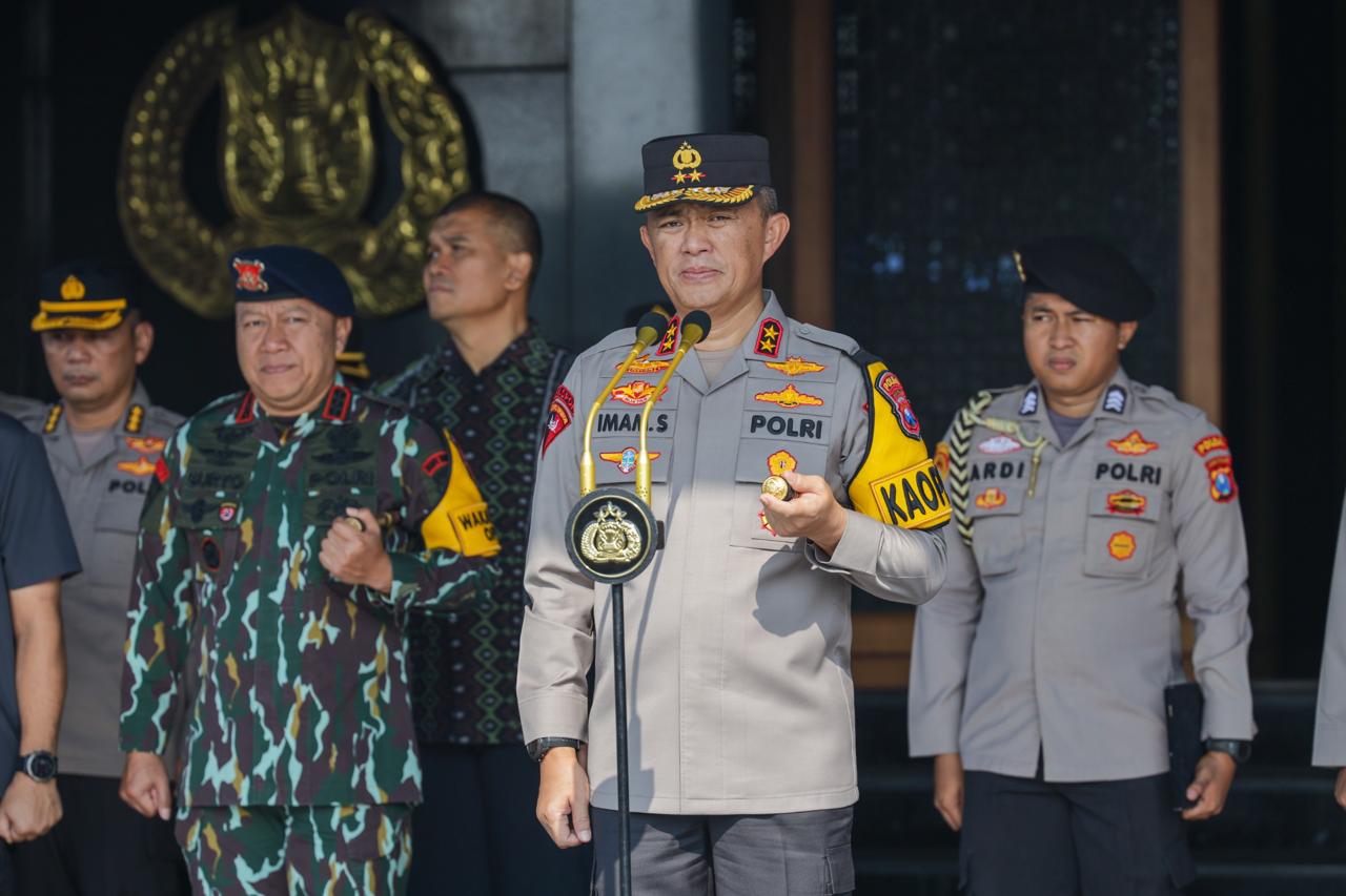 Kapolda Jatim Berangkatkan 50.789 Paket Bantuan Kemanusiaan untuk Warga Terdampak Banjir Jateng