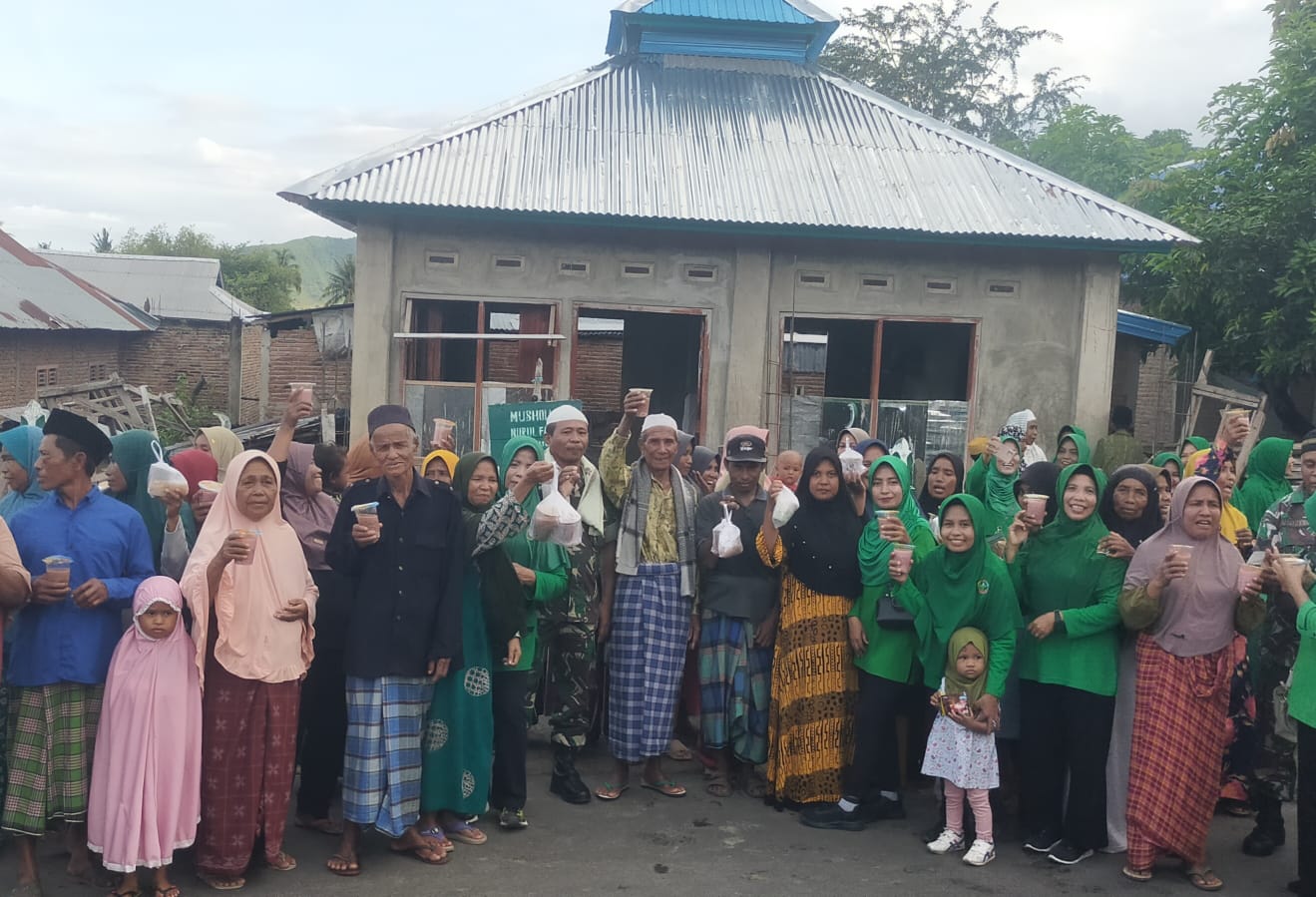 Hari Ke-12 Ramadan 1445 H, Koramil 1608-07/Monta Bagi Takjil Di Dusun Ngali Baru