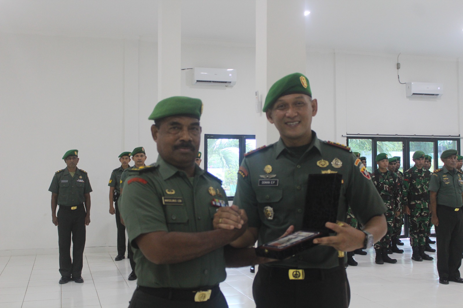 Dandim 1601/ST Pimpin Upacara Wisuda Purnawira Serta Korp Raport Pindah Satuan