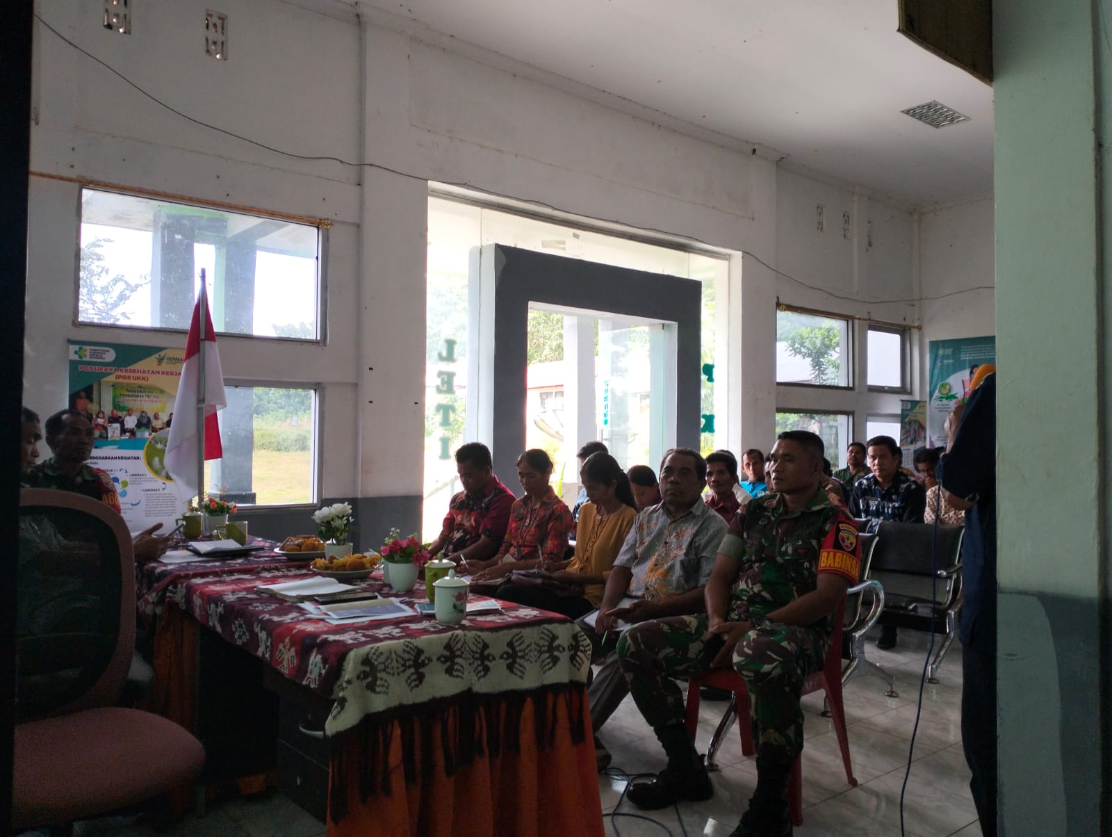 Babinsa Koramil 01/Lewa Hadiri Kegiatan Lokmin Puskesmas Letis