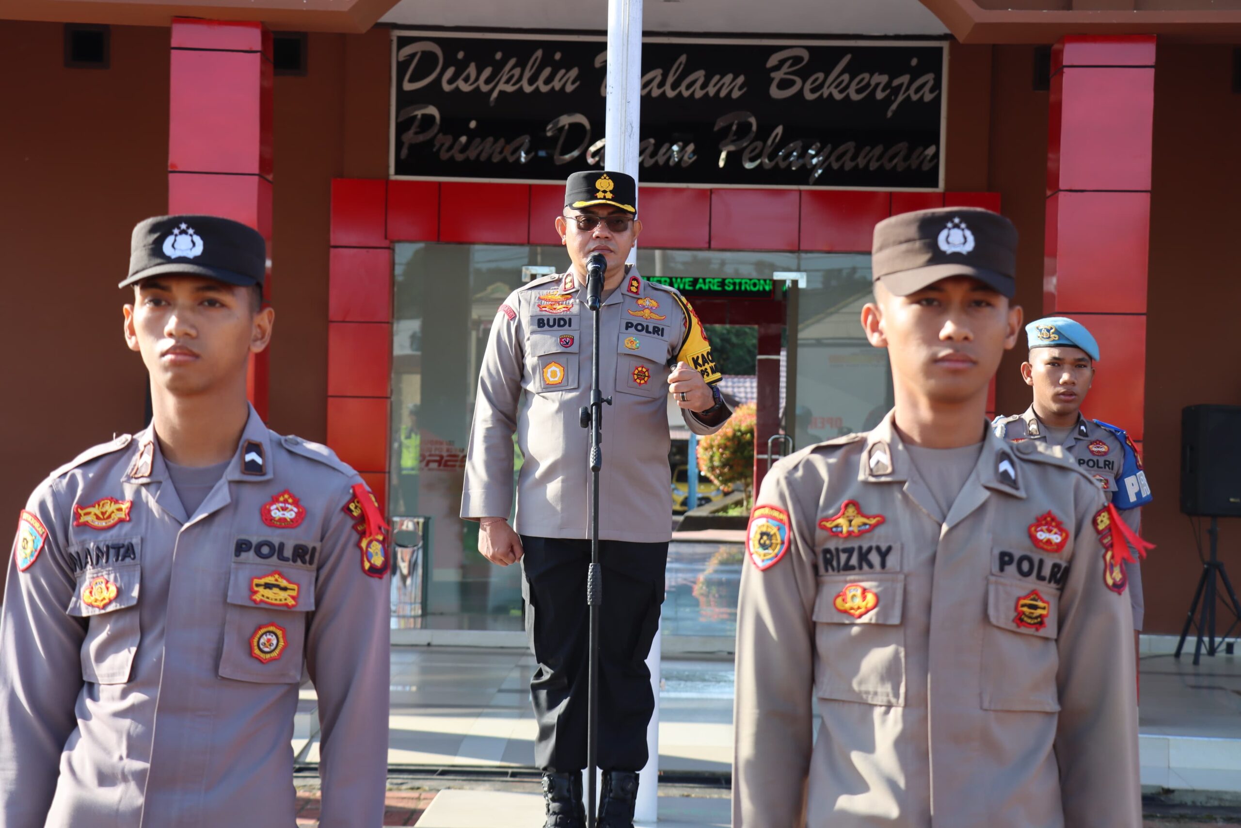 Pimpin Apel Pagi Di Bulan Ramadhan Kapolres Kutai Barat : Terus Laksanakan Tugas Dengan Baik